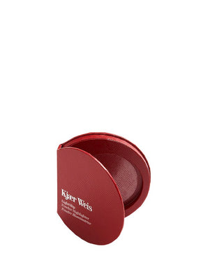 Kjaer Weis - Red Edition Packaging LightSlip Powder Highlighter - Naturkosmetik